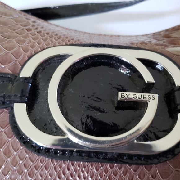 Guess Purse - Picture 2 of 4